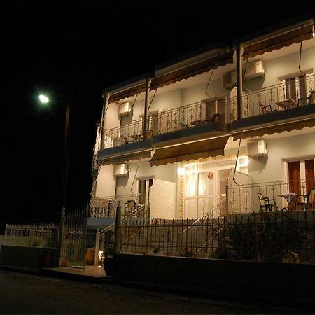Aparthotel Napoleon Rovies Exteriér fotografie